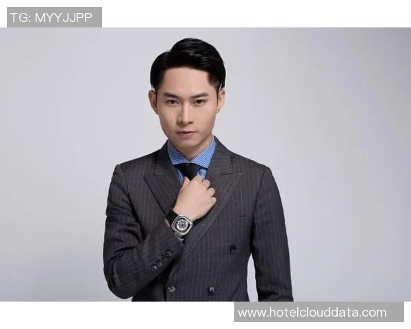 足球球星情头真人版男神形象诠释与魅力展现的完美结合 足球球星情头真人版男神形象诠释与魅力展现的完美结合